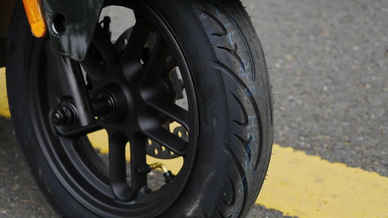 In hot and sweltering weather, electric vehicles also need to 